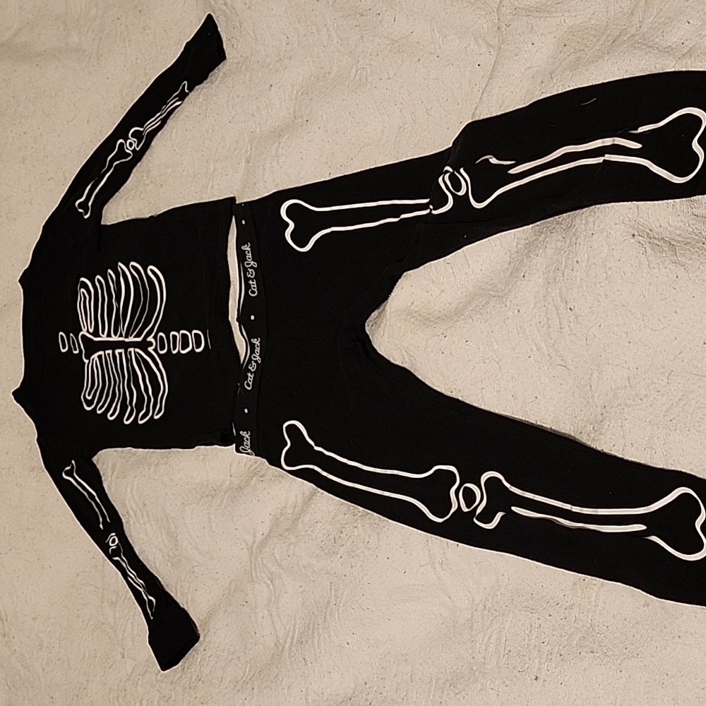 Cat & Jack kids size 4, black skeleton pajamas